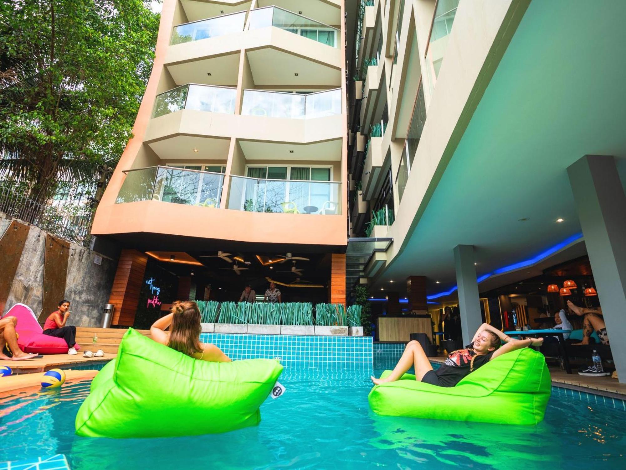 Mad Monkey Phuket Hostel Patong Εξωτερικό φωτογραφία