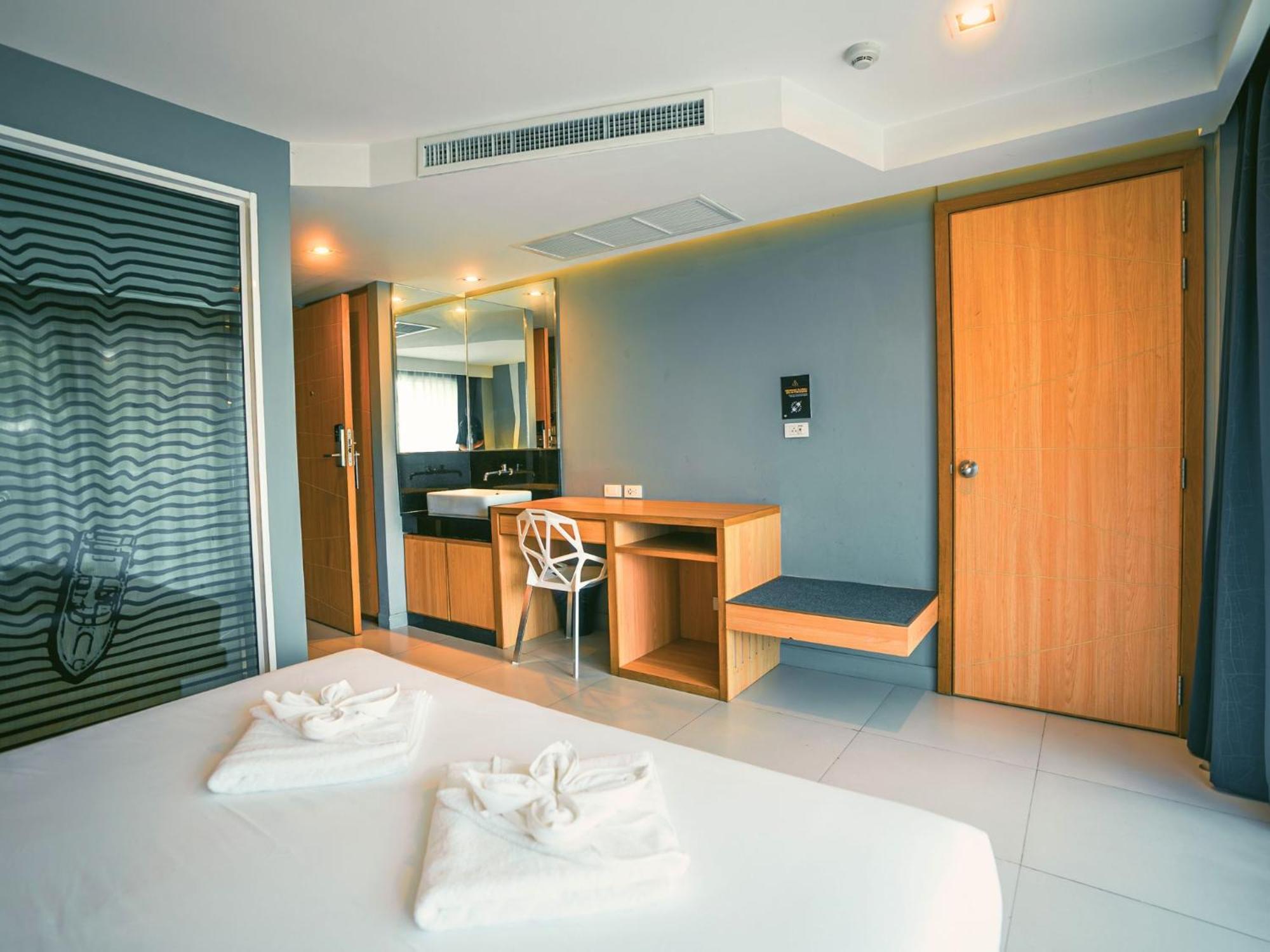 Mad Monkey Phuket Hostel Patong Εξωτερικό φωτογραφία