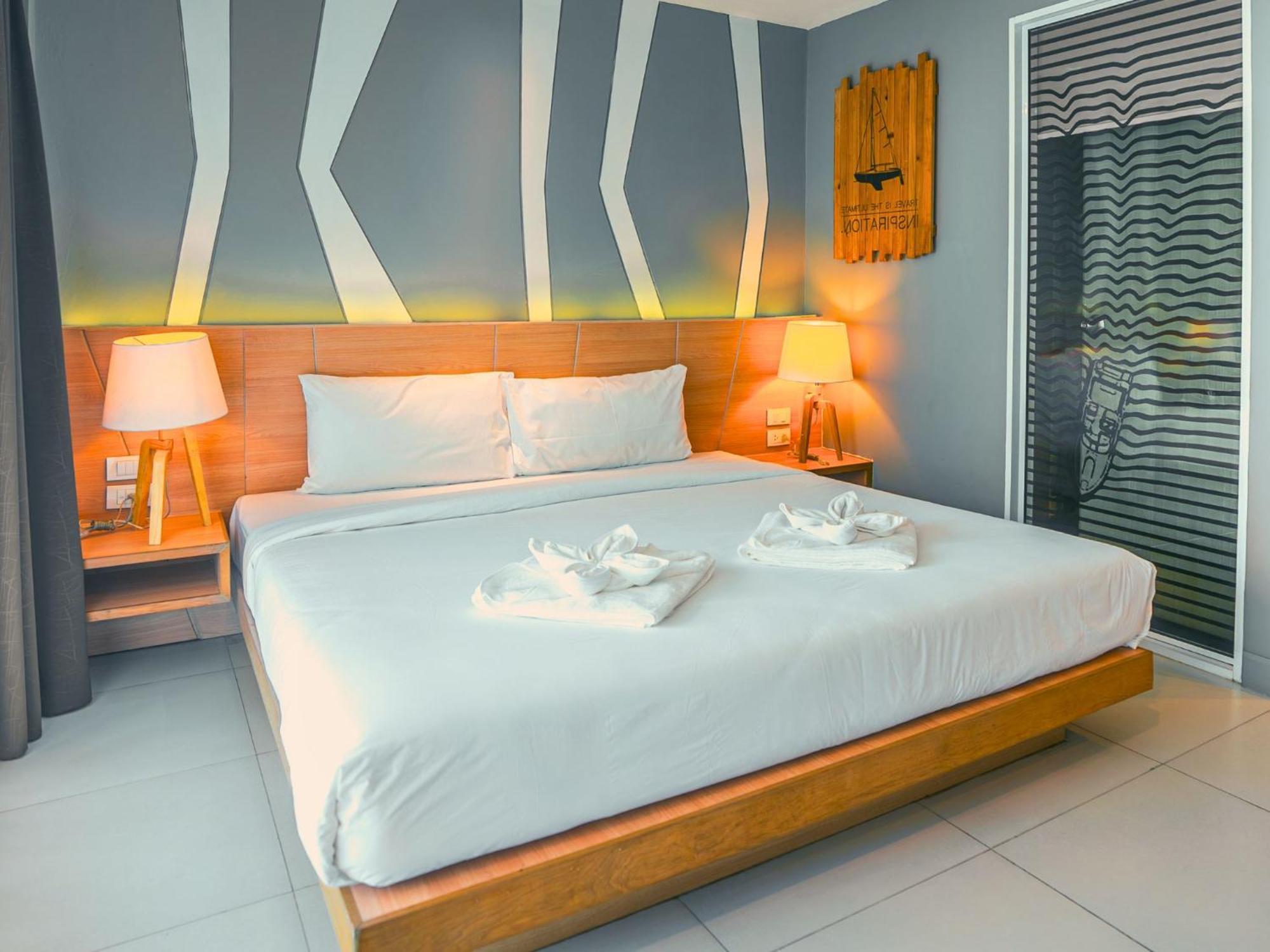 Mad Monkey Phuket Hostel Patong Εξωτερικό φωτογραφία