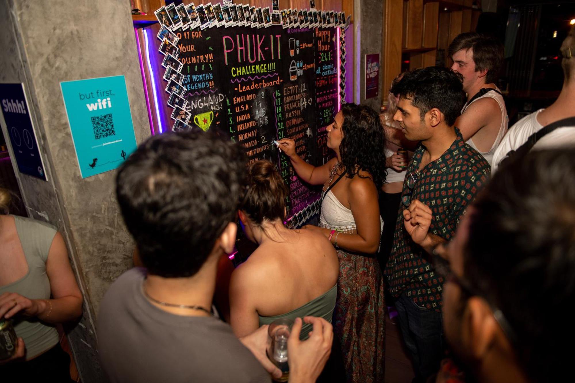 Mad Monkey Phuket Hostel Patong Εξωτερικό φωτογραφία