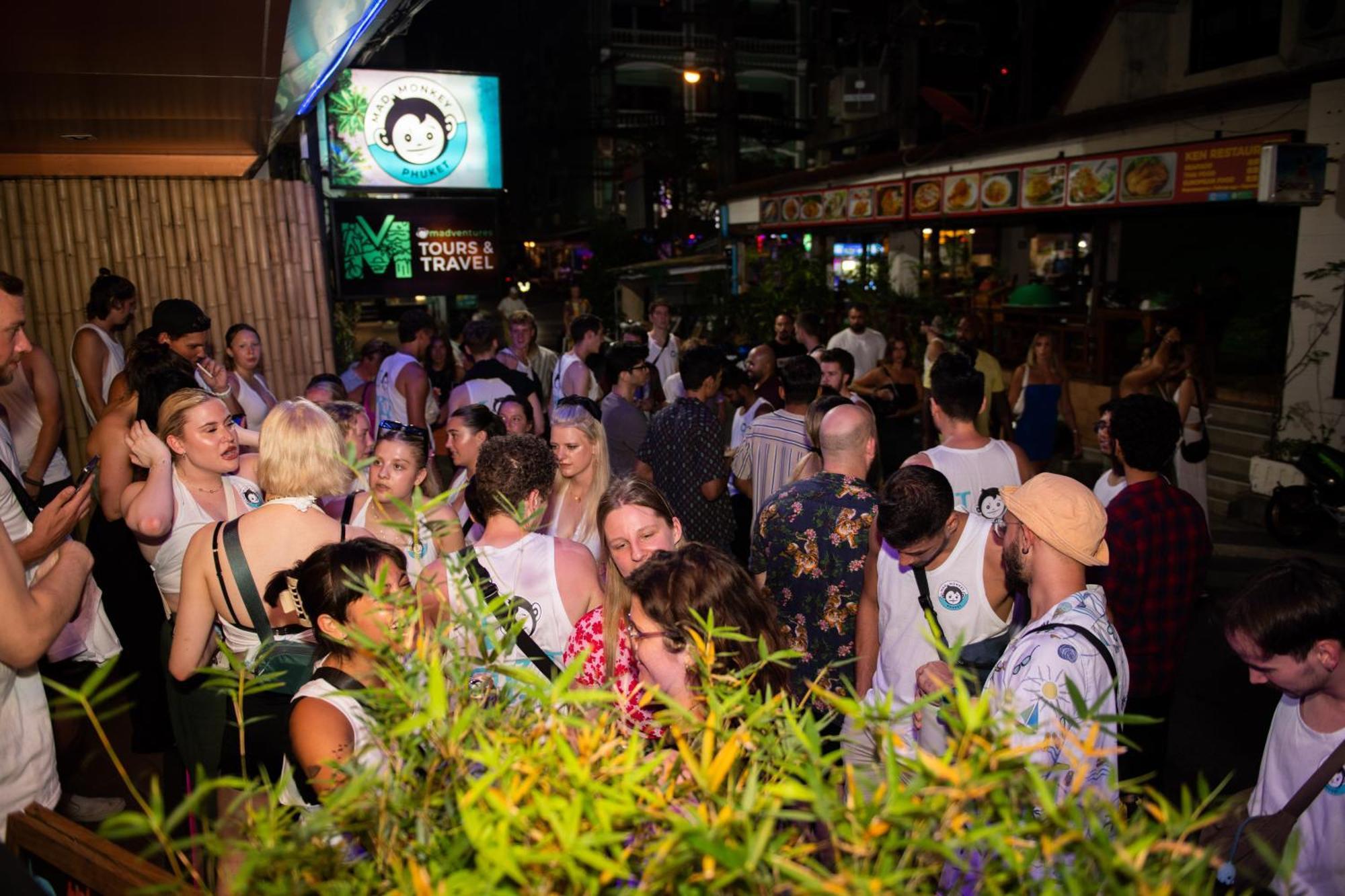 Mad Monkey Phuket Hostel Patong Εξωτερικό φωτογραφία